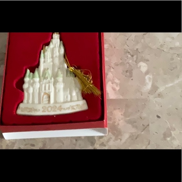 LENOX DISNEY SHOWCASE 2024 “Cinderella Castle” - Picture 2 of 4